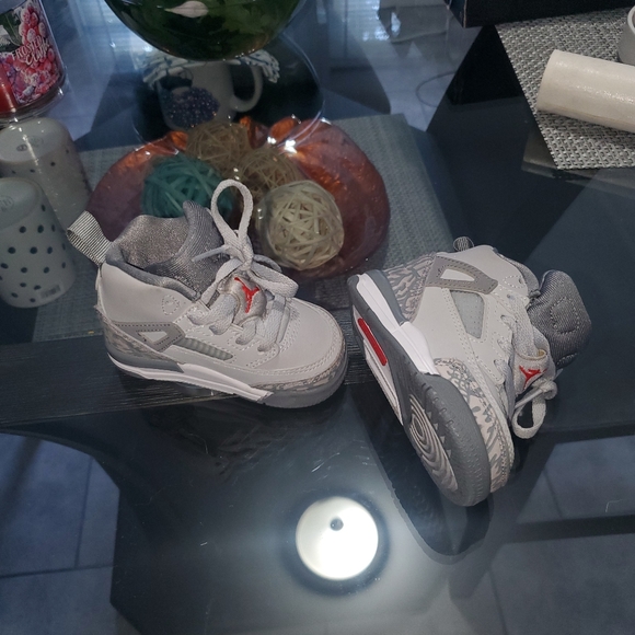 Sneaker - Picture 2 of 3